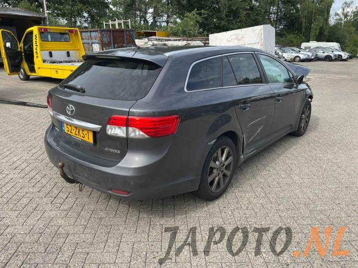 Toyota Avensis Wagon 2.0 16V D-4D-F Épave (2012, Gris)