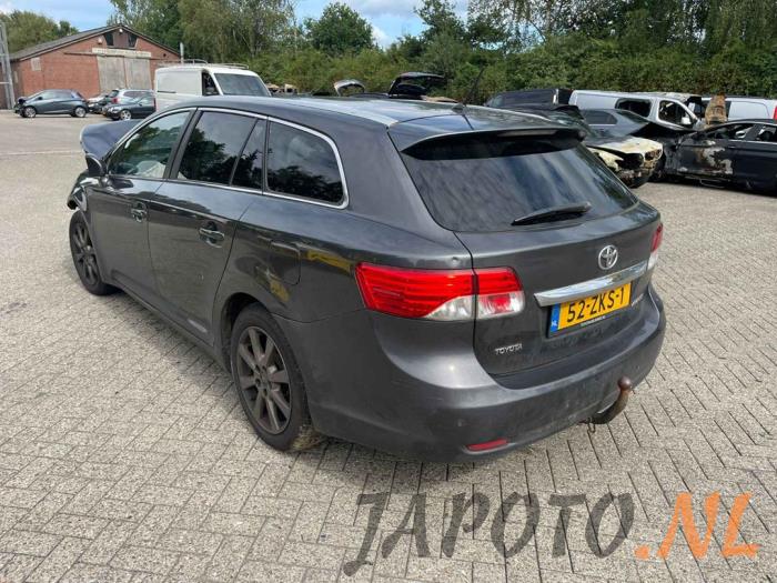 Toyota Avensis Wagon 2.0 16V D-4D-F Épave (2012, Gris)