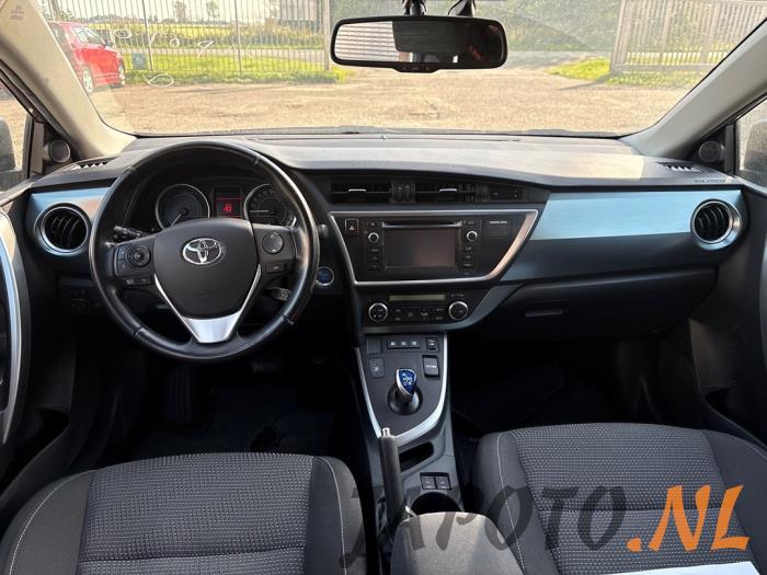 Toyota Auris Touring Sports 1.8 16V Hybrid Épave (2014, Brun)