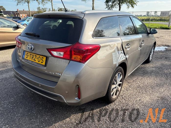 Toyota Auris Touring Sports 1.8 16V Hybrid Épave (2014, Brun)