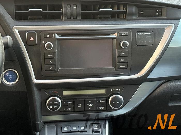 Toyota Auris Touring Sports 1.8 16V Hybrid Épave (2014, Brun)