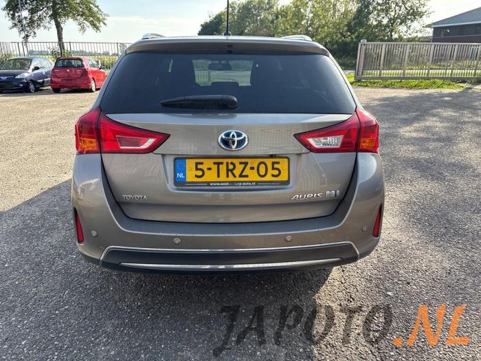 Toyota Auris Touring Sports 1.8 16V Hybrid Épave (2014, Brun)