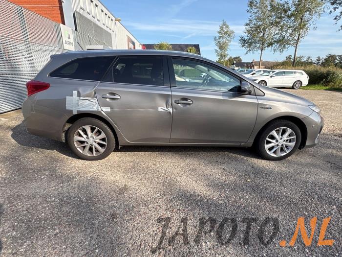 Toyota Auris Touring Sports 1.8 16V Hybrid Épave (2014, Brun)