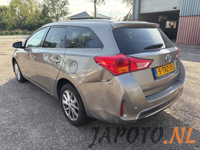Toyota Auris Touring Sports 1.8 16V Hybrid Épave (2014, Brun)
