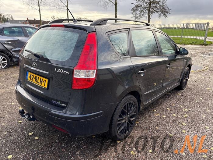 Hyundai i30 Crosswagon 1.6 CVVT 16V Épave (2011, Noir)