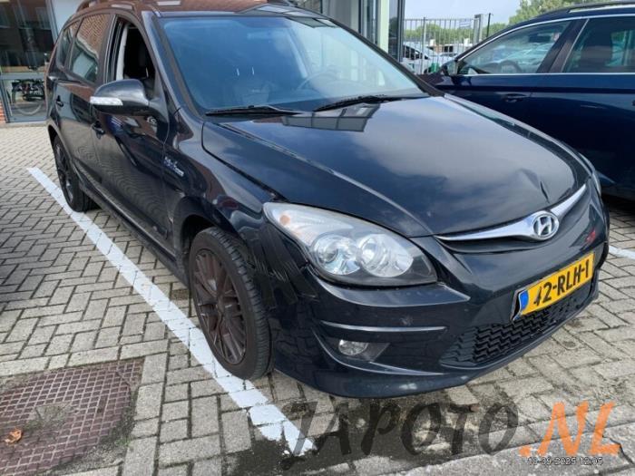 Hyundai i30 Crosswagon 1.6 CVVT 16V Schrottauto (2011, Schwarz)