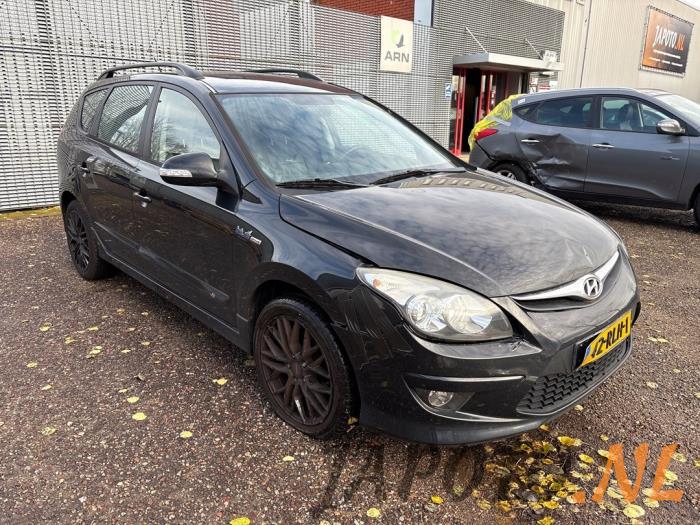 Hyundai i30 Crosswagon 1.6 CVVT 16V Épave (2011, Noir)