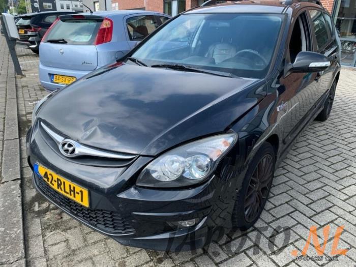Hyundai i30 Crosswagon 1.6 CVVT 16V Schrottauto (2011, Schwarz)