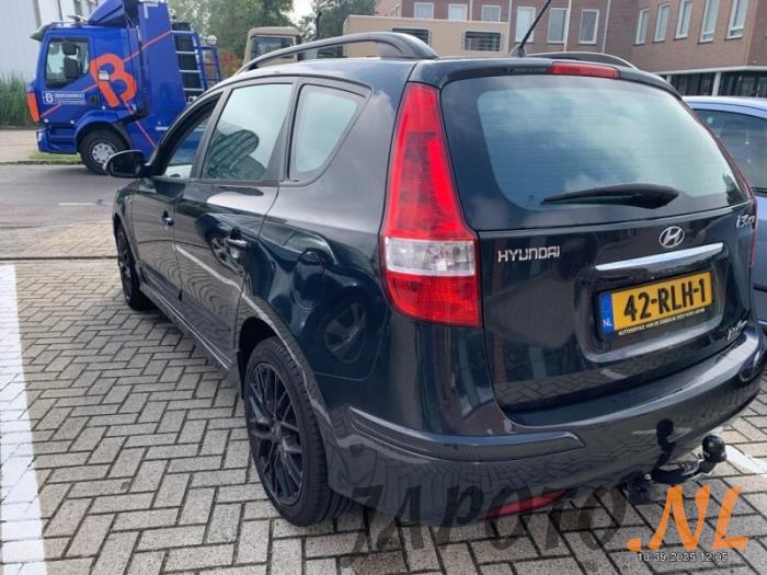 Hyundai i30 Crosswagon 1.6 CVVT 16V Schrottauto (2011, Schwarz)