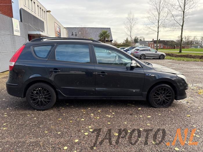 Hyundai i30 Crosswagon 1.6 CVVT 16V Épave (2011, Noir)