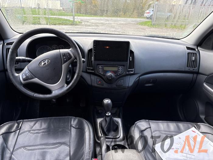 Hyundai i30 Crosswagon 1.6 CVVT 16V Épave (2011, Noir)