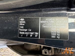 Hyundai i30 Crosswagon 1.6 CVVT 16V Épave (2011, Noir)