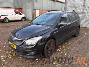 Hyundai i30 Crosswagon 1.6 CVVT 16V Épave (2011, Noir)