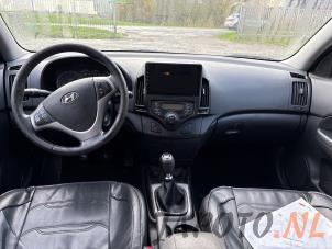Hyundai i30 Crosswagon 1.6 CVVT 16V Épave (2011, Noir)