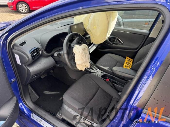 Toyota Yaris IV 1.5 12V Hybrid 115 Salvage vehicle (2024, Blue)