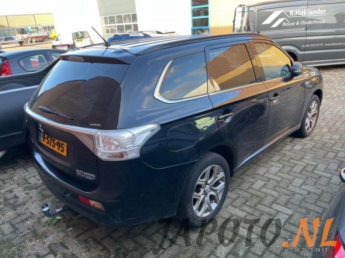 Mitsubishi Outlander 2.0 16V PHEV 4x4 Salvage vehicle (2013, Black)