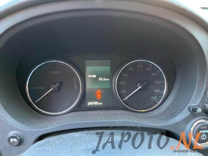 Mitsubishi Outlander 2.0 16V PHEV 4x4 Salvage vehicle (2013, Black)