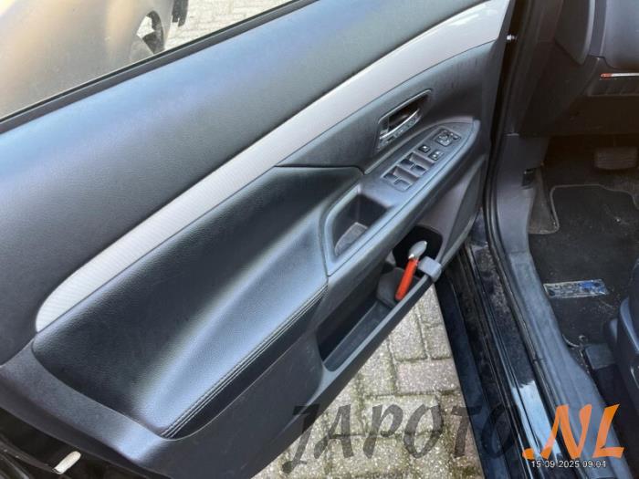 Mitsubishi Outlander 2.0 16V PHEV 4x4 Salvage vehicle (2013, Black)