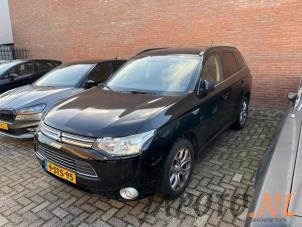 Mitsubishi Outlander 2.0 16V PHEV 4x4  (Épave)