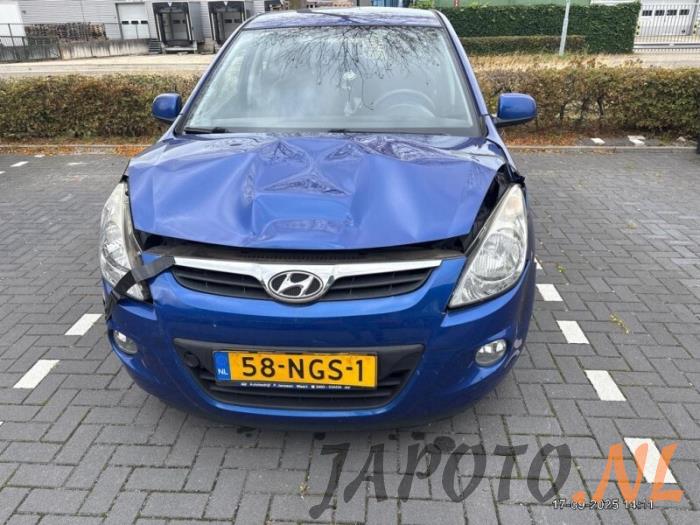 Hyundai i20 1.4i 16V Skrotfordon (2010, BLAUW)