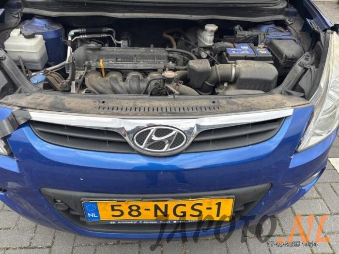 Hyundai i20 1.4i 16V Skrotfordon (2010, BLAUW)