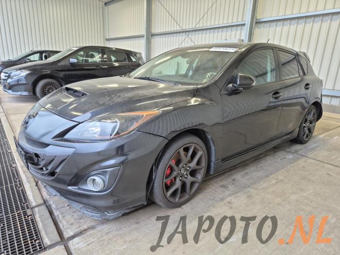Mazda 3. Salvage vehicle (2013)