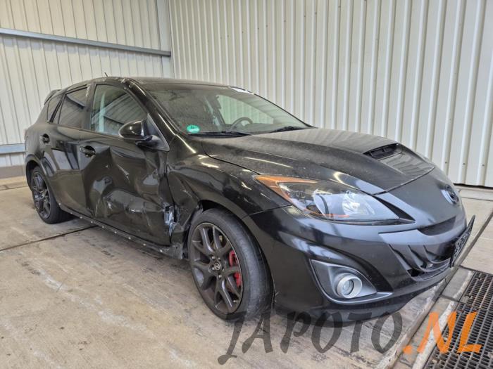 Mazda 3. Salvage vehicle (2013)