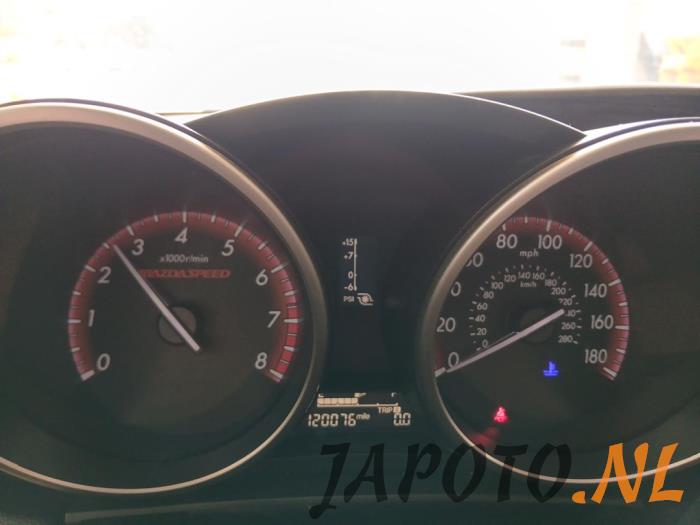 Mazda 3. Salvage vehicle (2013)
