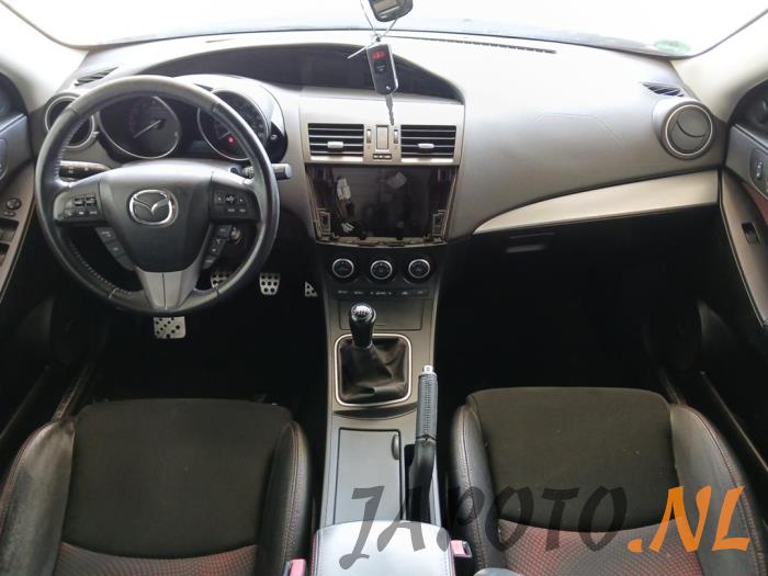 Mazda 3. Salvage vehicle (2013)