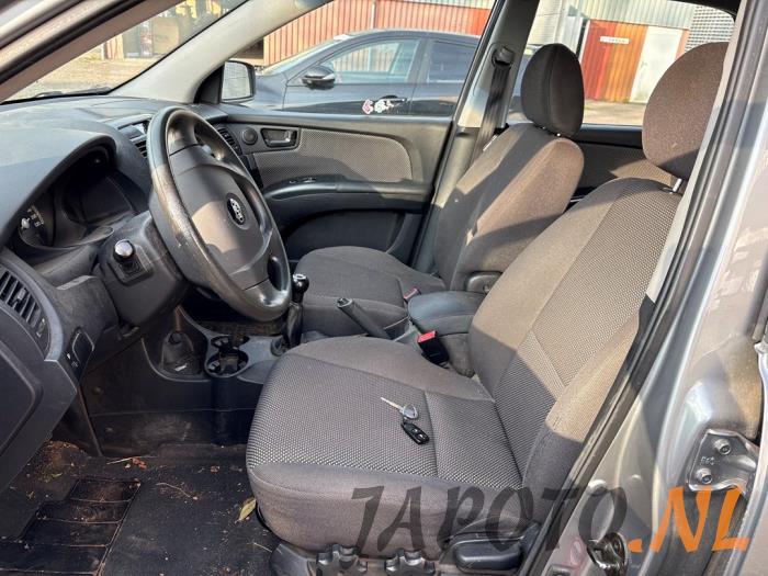 Kia Sportage 2.0 CVVT 16V 4x2 Salvage vehicle (2007, Gray)