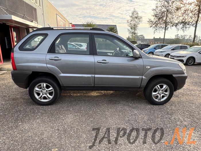 Kia Sportage 2.0 CVVT 16V 4x2 Salvage vehicle (2007, Gray)