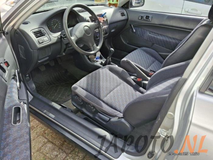Honda Civic 1.4i 16V Skrotfordon (2000, GRIJS)