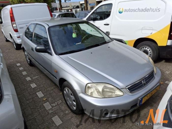 Honda Civic 1.4i 16V Skrotfordon (2000, GRIJS)