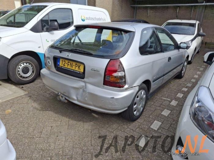 Honda Civic 1.4i 16V Skrotfordon (2000, GRIJS)