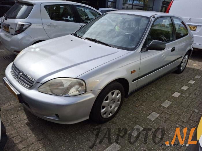 Honda Civic 1.4i 16V Skrotfordon (2000, GRIJS)