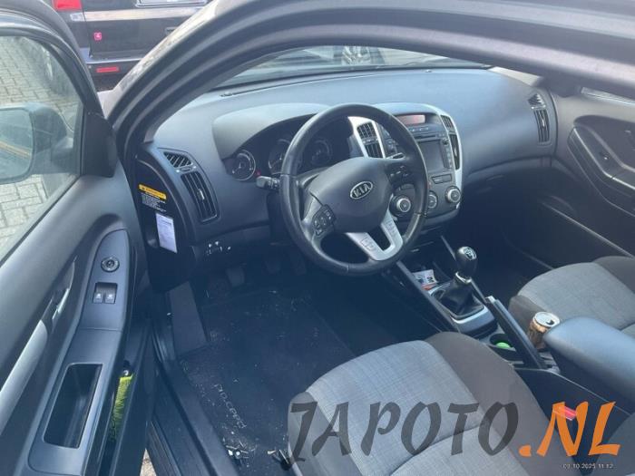 Kia Pro cee'd 1.4 CVVT 16V Skrotfordon (2010, GRIJS)