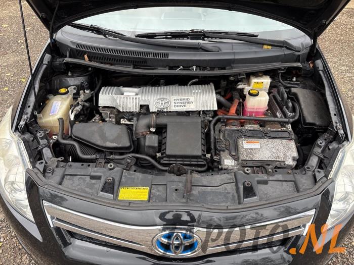 Toyota Auris 1.8 16V HSD Full Hybrid Skrotfordon (2011, ZWART)