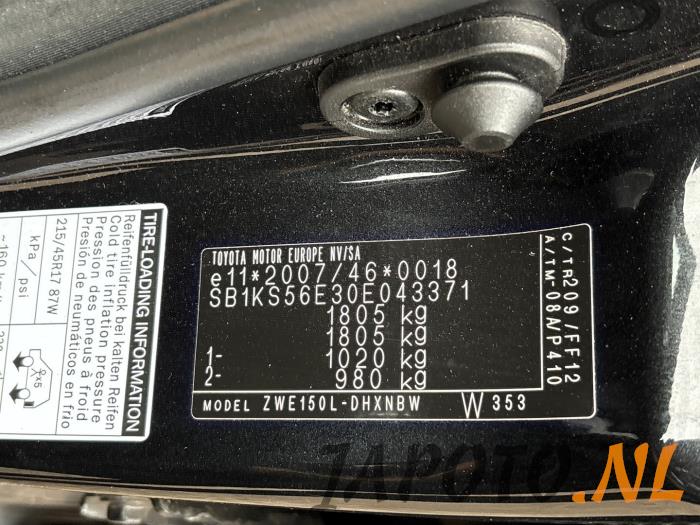 Toyota Auris 1.8 16V HSD Full Hybrid Skrotfordon (2011, ZWART)