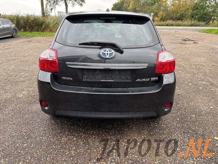 Toyota Auris 1.8 16V HSD Full Hybrid Skrotfordon (2011, ZWART)
