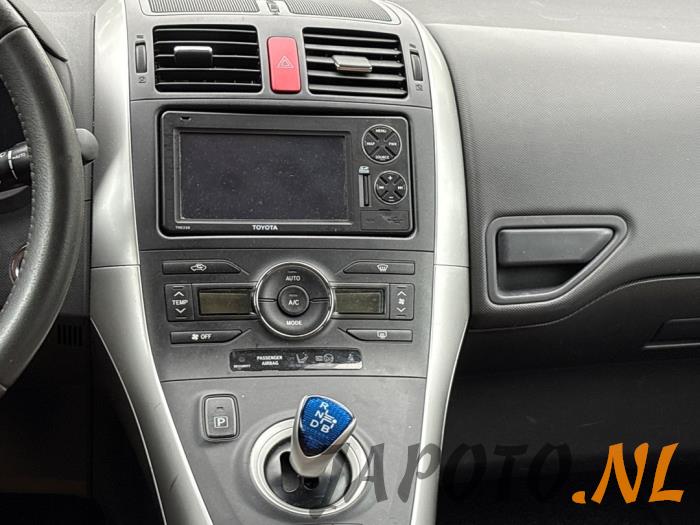 Toyota Auris 1.8 16V HSD Full Hybrid Skrotfordon (2011, ZWART)