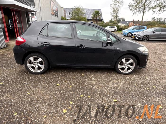 Toyota Auris 1.8 16V HSD Full Hybrid Skrotfordon (2011, ZWART)
