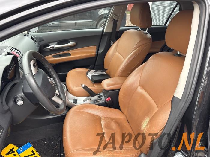 Toyota Auris 1.8 16V HSD Full Hybrid Skrotfordon (2011, ZWART)