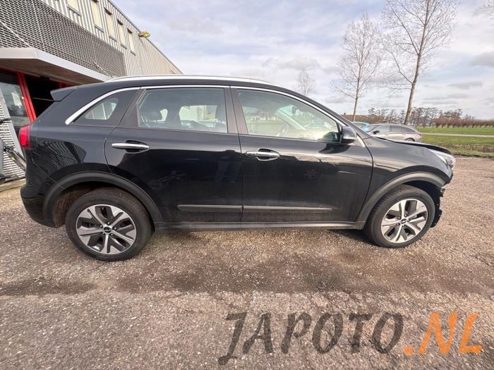 Kia Niro I E-Niro 64 kWh Vehículo de desguace (2021, Negro)