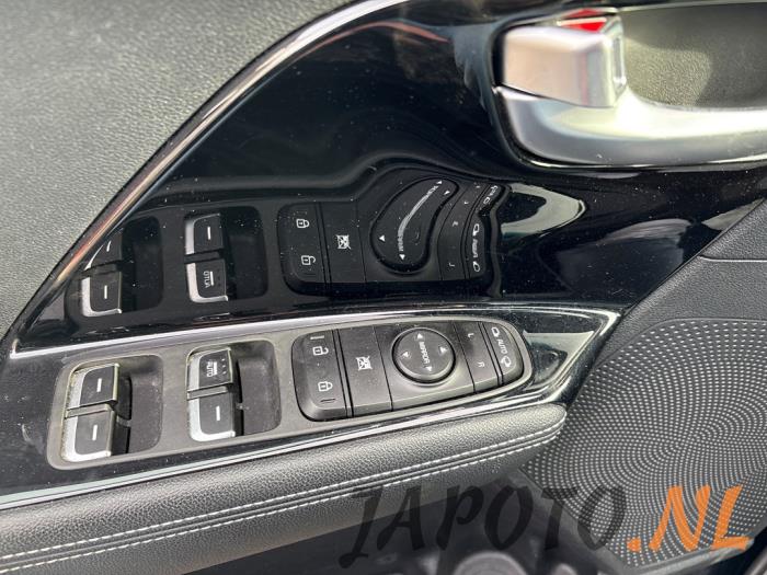 Kia Niro I E-Niro 64 kWh Vehículo de desguace (2021, Negro)