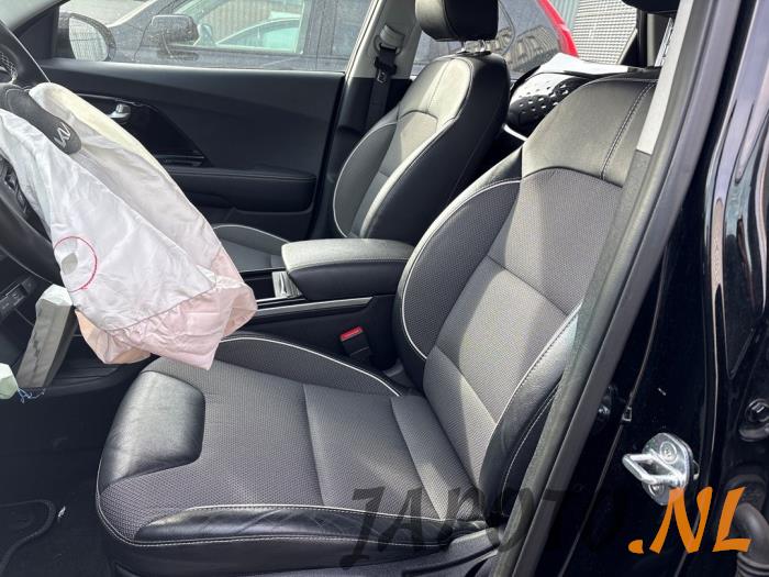 Kia Niro I E-Niro 64 kWh Vehículo de desguace (2021, Negro)