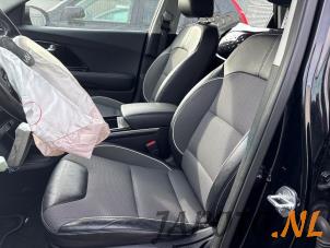 Kia Niro I E-Niro 64 kWh Vehículo de desguace (2021, Negro)