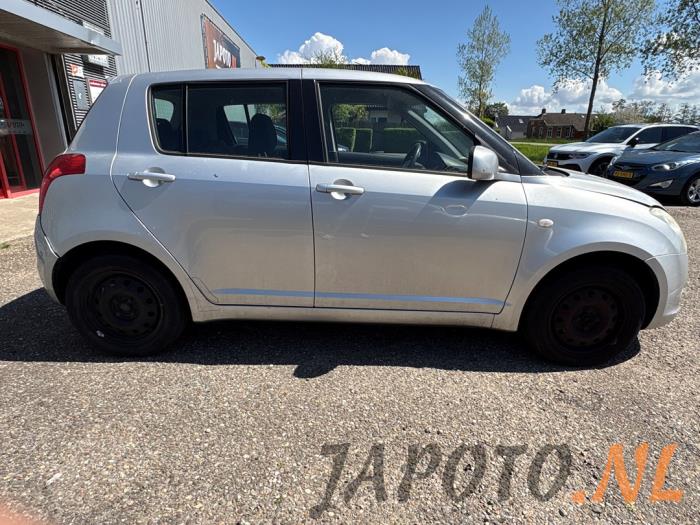 Suzuki Swift 1.3 VVT 16V Épave (2010, Gris)
