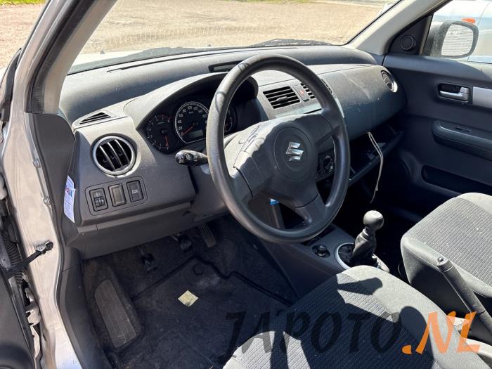 Suzuki Swift 1.3 VVT 16V Épave (2010, Gris)