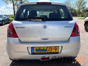 Suzuki Swift 1.3 VVT 16V Épave (2010, Gris)