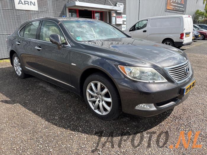 Lexus LS 460 4.6 32V VVT-i Vehículo de desguace (2007, Marrón)